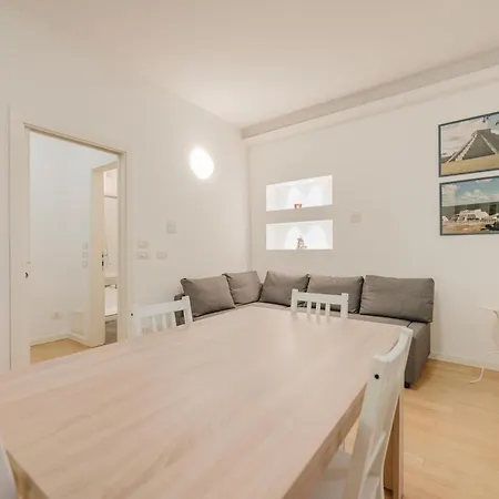 Train Station Apartment *