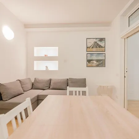 Train Station Apartment *